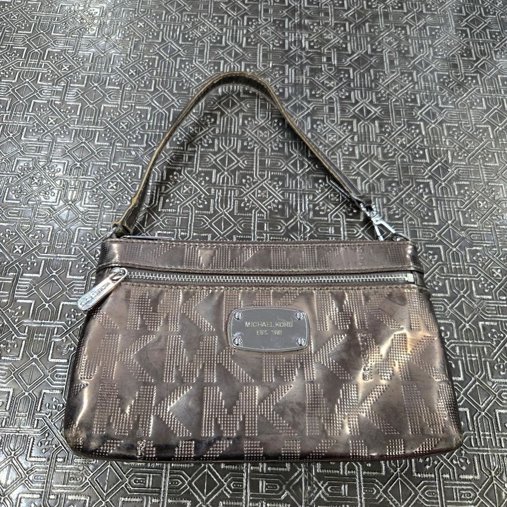 🐢 Michael Kors Pewter Metallic Wrislet Zipper Wallet